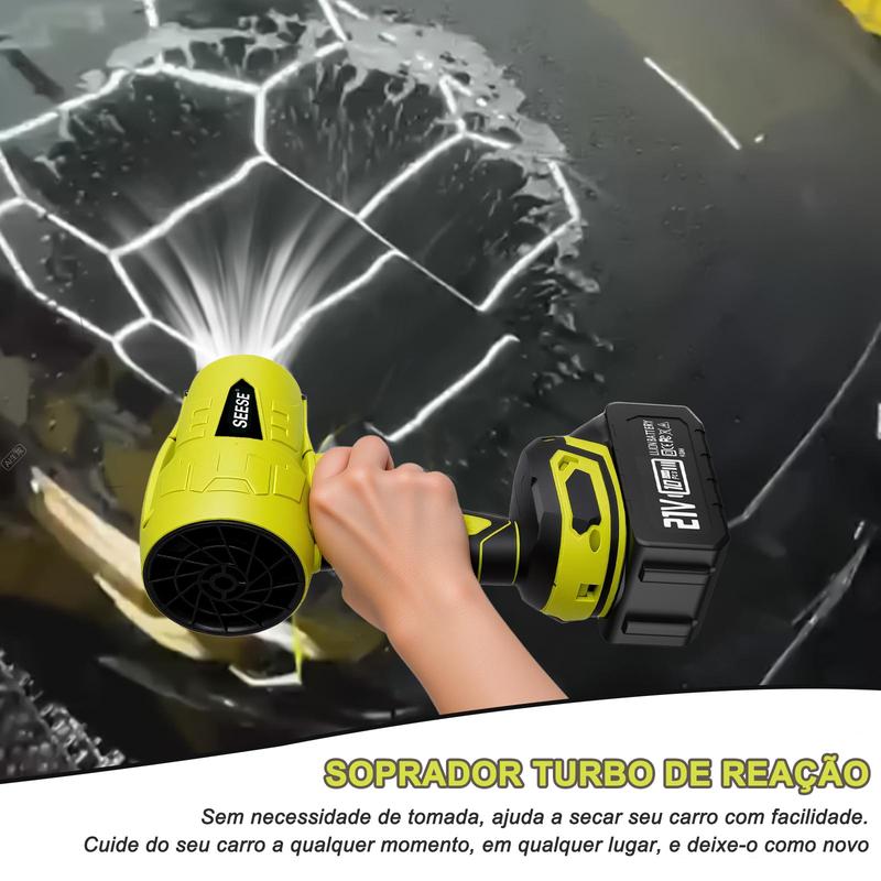 Soprador SEESE auxiliando na secagem do capô de um carro molhado